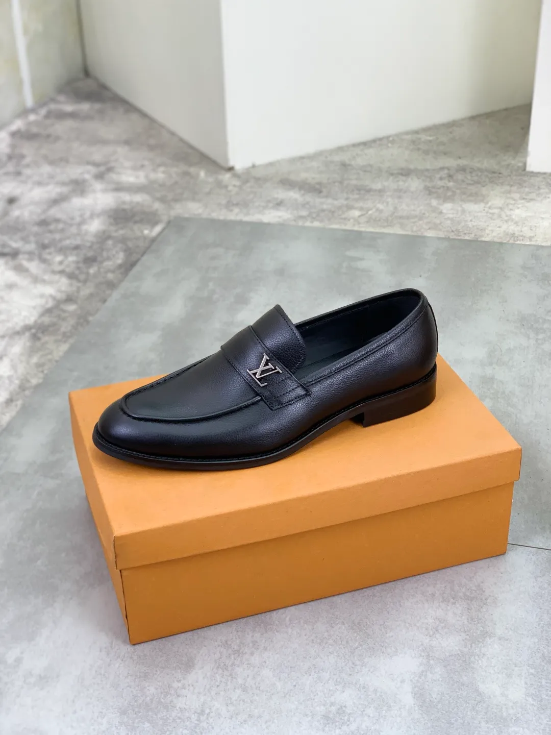 Men's Men's Shoes 💰P420 [New Style] 💰Yangli💎💎💎[Louis Vuitton] LV high-end men's formal business leather shoes, original order 1:1! Original imported calfskin, original metal buckle, imported sheepskin lining for feet, original outsole, men's shoe size: 39-45 (38.46 customized) black optional
